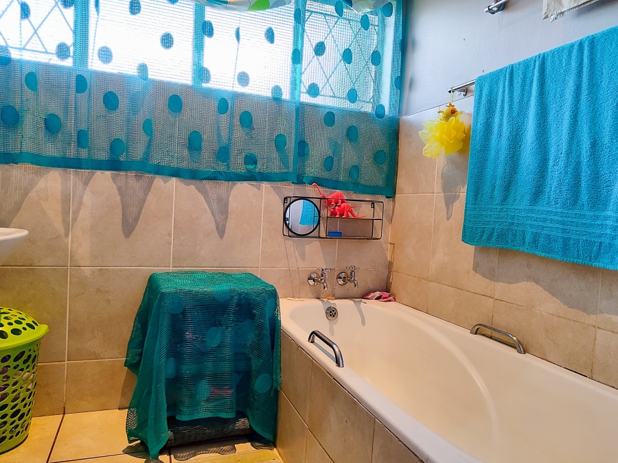 5 Bedroom Property for Sale in Songloed North West